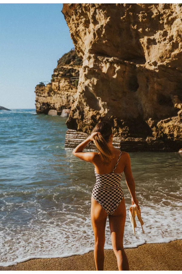 maillot une pièce asymétrique damier
